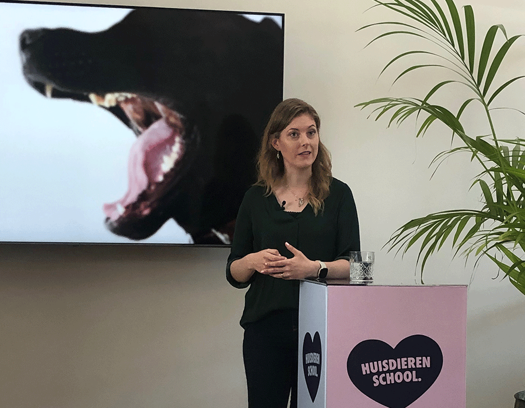 Danielle de Coster vertelt over hondentaal